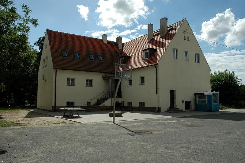 Budynek Szkoły w Lutyni